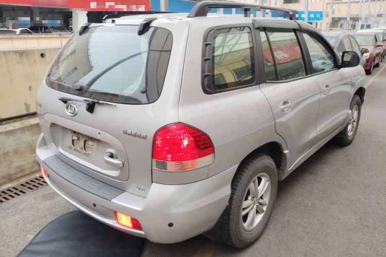 Used Huatai Santa Fe Classic 2015 2.0L Gasoline Manual Transmission Two-Wheel Drive Standard Version
