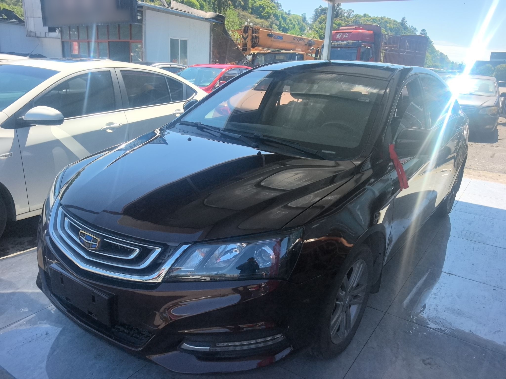 تحت مقدمة السيارة