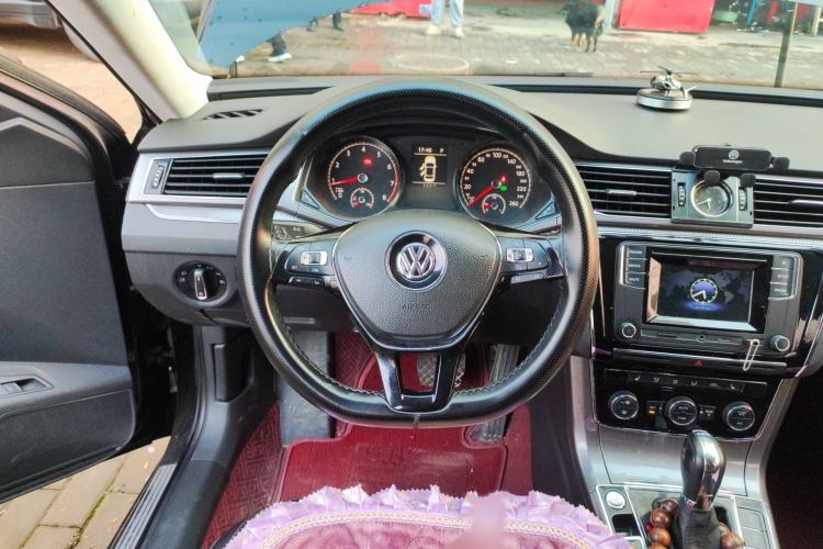 Used Volkswagen Passat 2017 330TSI DSG Luxury Edition Steering Wheel