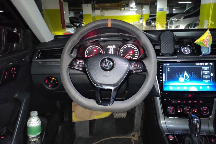 Used Volkswagen Passat 2017 330TSI DSG Luxury Edition Steering Wheel