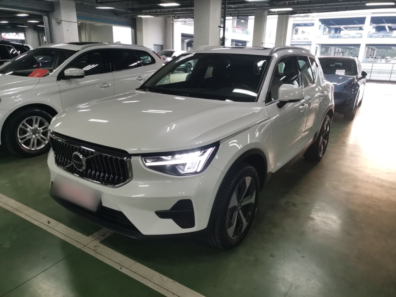 Под передней частью автомобиля