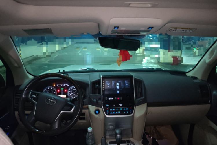 Used Toyota Land Cruiser 2019 4.0L GX-R GT Dual Fuel Sunroof Velvet Interior – Middle East Specification
