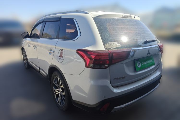 Used Mitsubishi Outlander 2016 2.4L 4x4 Luxury Edition 7-Seater