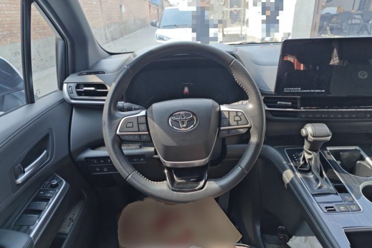 Used Toyota Sienna 2023 2.5L Hybrid Deluxe Edition