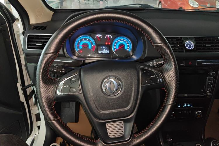 Used Dongfeng Fengon 370 2016 1.5L Manual Elite Home Edition 7-Seater Steering Wheel