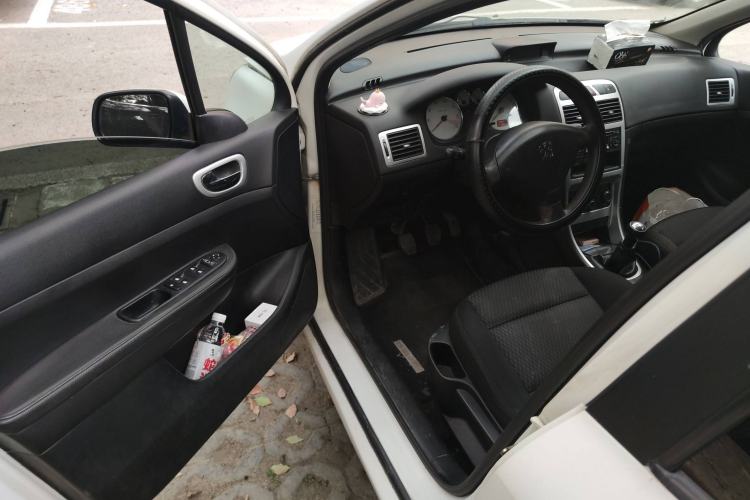 Used Peugeot 307 2012 Hatchback 1.6L Manual Comfort Edition
