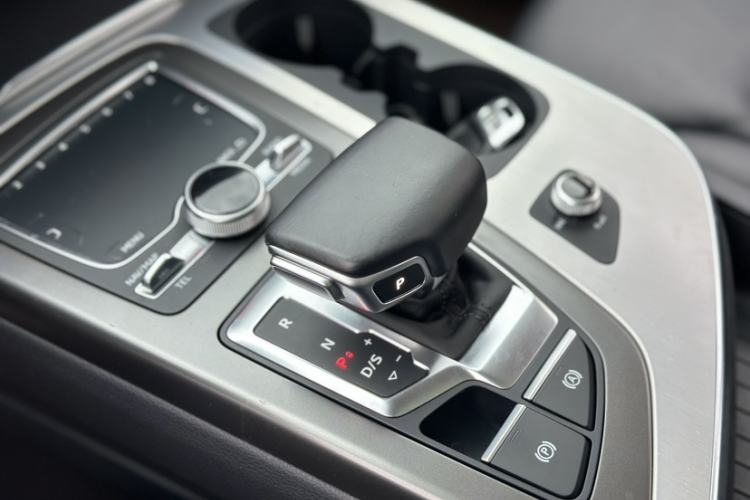Used Audi Q7 2016 40 TFSI Comfort Model

