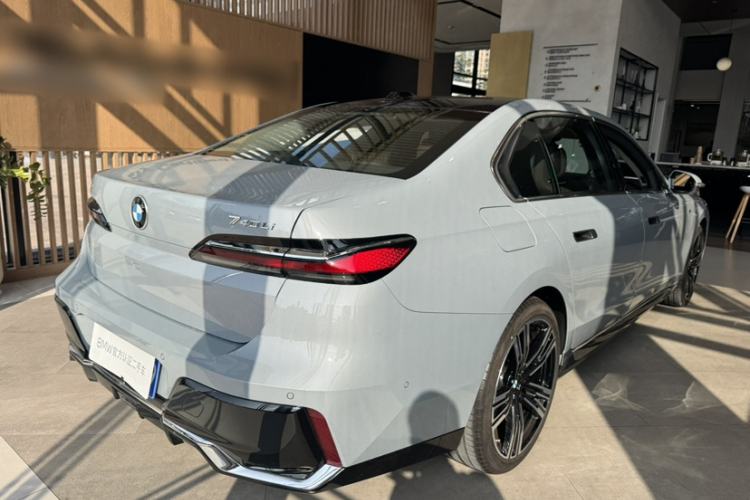 Used BMW 7 Series 2023 740Li Leading Model M Sport Package