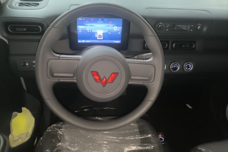 Used Wuling Zhiguang New Energy 2025 Model 305km Ambitious Edition Steering Wheel