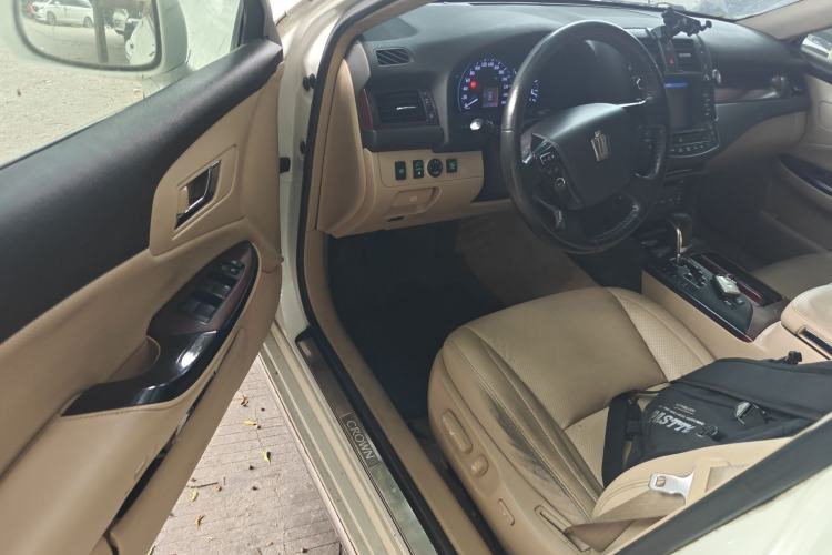 Used Toyota Crown 2010 2.5L Royal Leather Sunroof Edition
