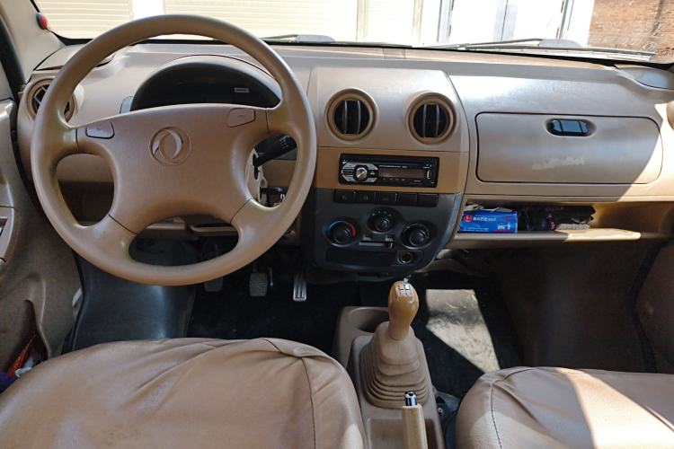 Used Dongfeng Xiaokang V27 2011 1.3L Base Version Extended Edition BG13-20 Center Console