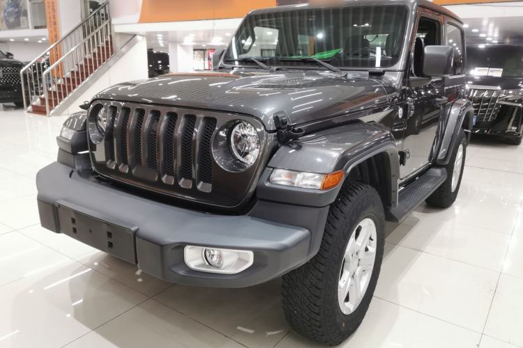 Used Jeep Wrangler 2019 2.0T Sahara Two-Door Version China VI Emission Standard