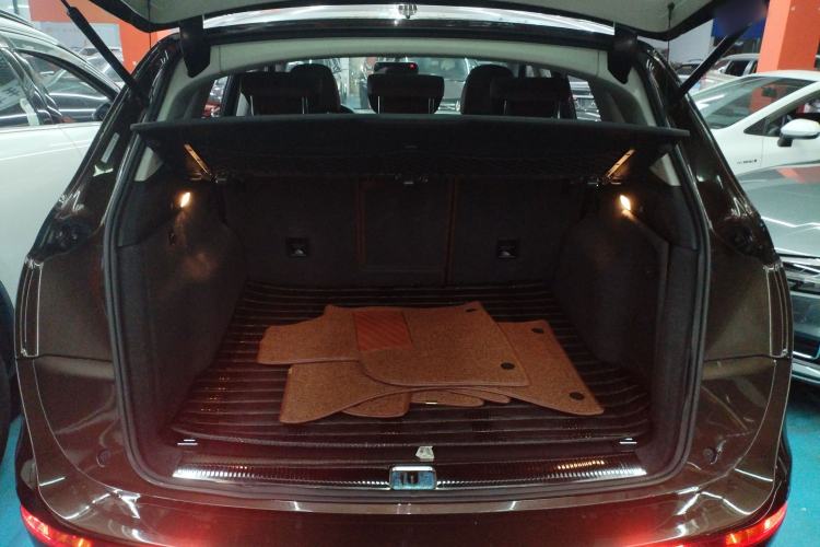 Used Audi Q5 2015 40 TFSI Comfort Model Trunk