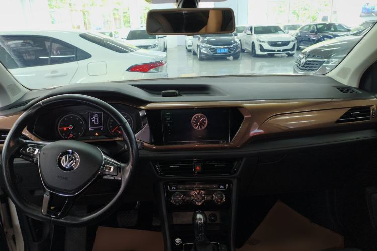 Used Volkswagen Tharu 2020 280TSI Two-Wheel Drive Luxury Edition China VI Standard Center Console