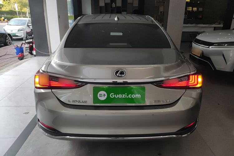 Used Lexus ES 2022 200 Excellence Edition
