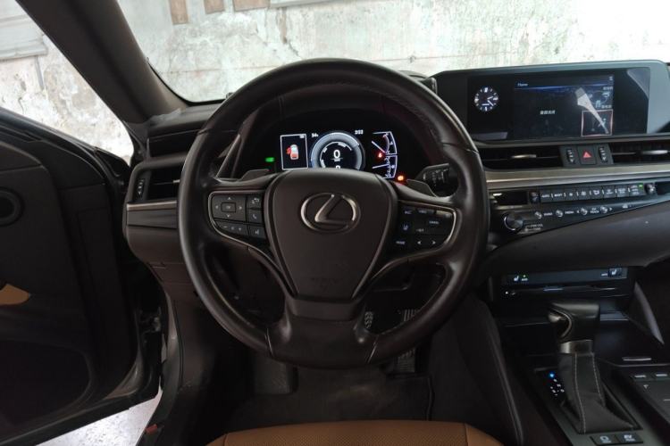 Used Lexus ES 2018 300h Premier Edition China VI Standard
