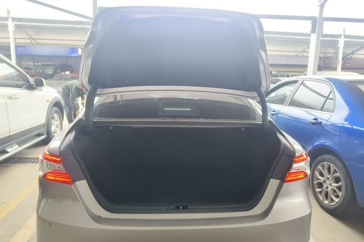 Used Toyota Camry 2021 2.0G Luxury Edition
