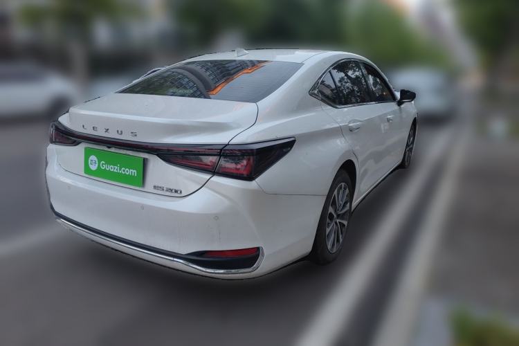 Used Lexus ES 2025 200 Premium Edition Rear Right 45 Deg