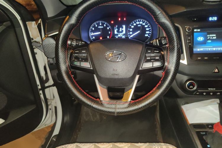 Used Hyundai ix25 2015 1.6L Automatic Two-Wheel-Drive Deluxe DLX Model
