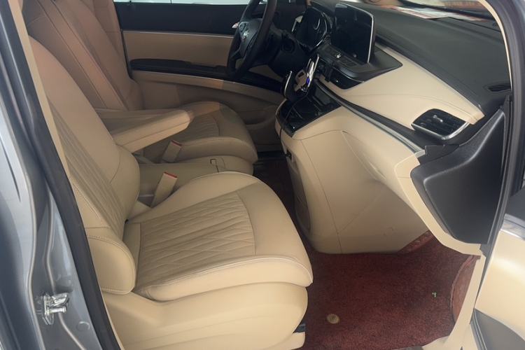 Used Buick GL8 2023 Facelifted Land Cruiser Executive Luxury Version