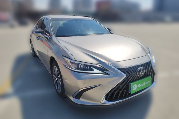 Used Lexus ES 2021 200 Luxury Edition Front Right 45 Deg