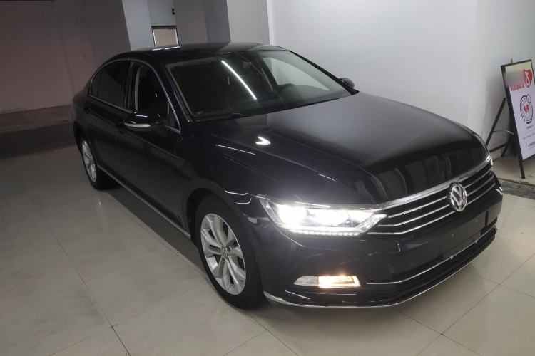 Used Volkswagen Magotan 2019 330TSI DSG Luxury Version China VI Standard Front Right 45 Deg