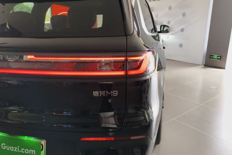 Used Geely Galaxy M9 2025 Model 210km Four-Wheel-Drive Leading Edition Right Rear Taillight