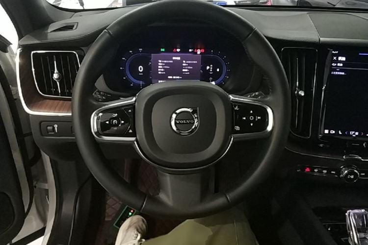 Used Volvo XC60 2022 B5 4x4 Smart Luxury Edition