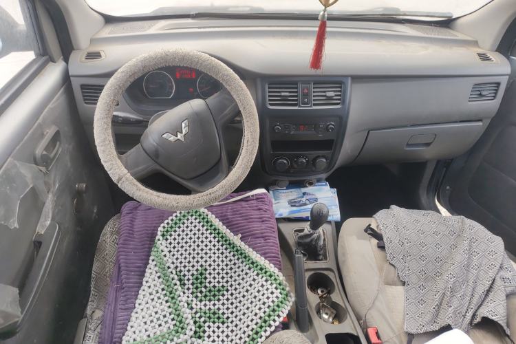 Used Wuling Rongguang V 2015 1.2L Practical Model Center Console