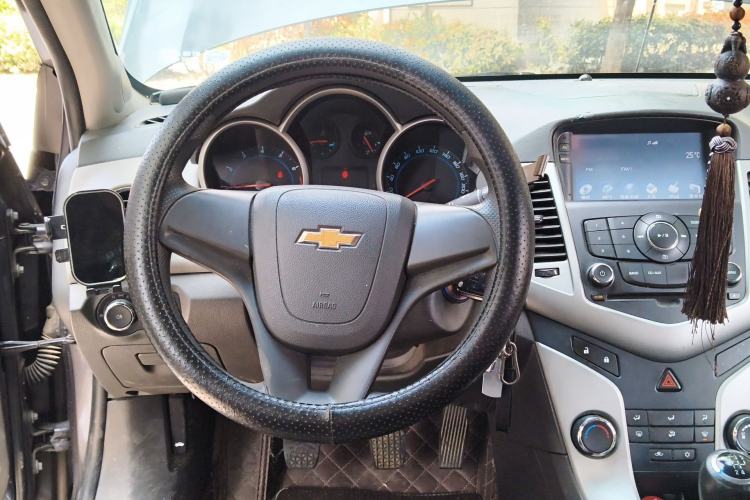 Used Chevrolet Cruze 2013 1.6L SL MT Steering Wheel