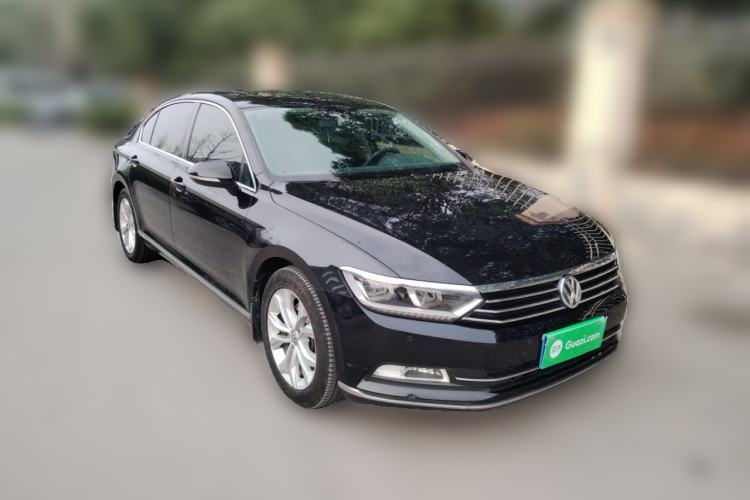 Used Volkswagen Magotan 2017 330TSI DSG Luxury Model Front Right 45 Deg