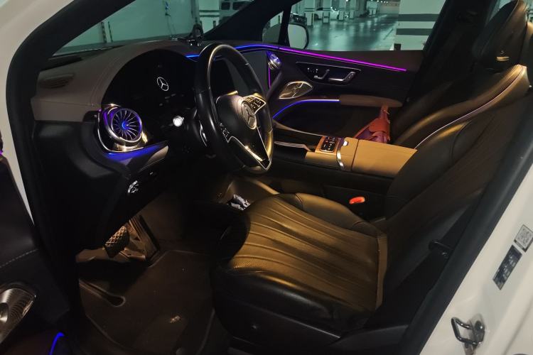 Used Mercedes-Benz EQS SUV 2023 450 4MATIC Pioneer Edition Left Front Seat