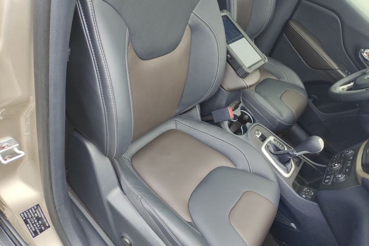 Used Jeep Cherokee 2016 2.4L Leading Edition Right Front Seat