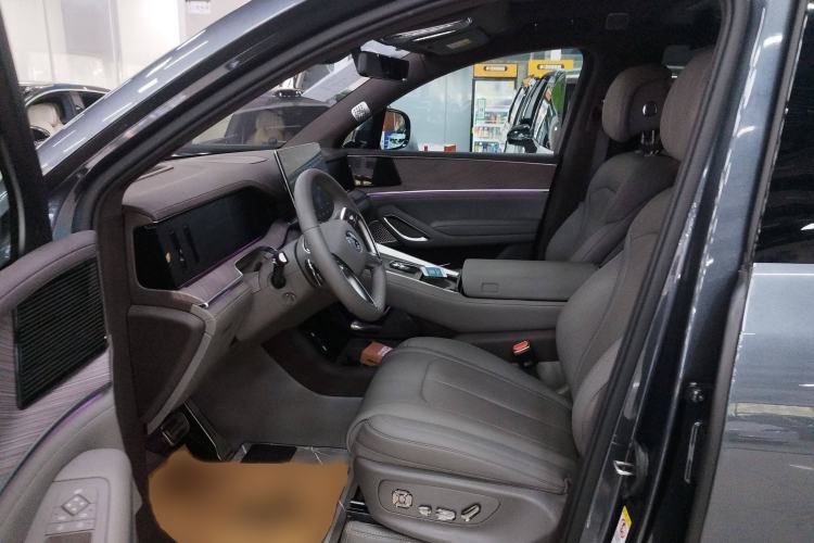 Used Denza N9 2025 Flagship Model
