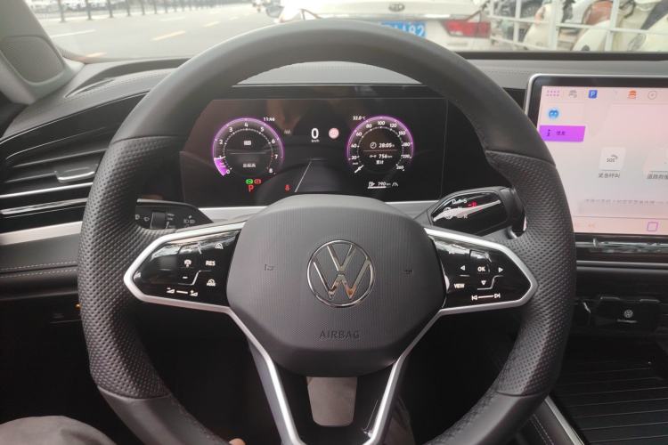 Used Volkswagen Magotan 2024 300TSI DSG Prestige Edition—A Real Eye-Catcher
