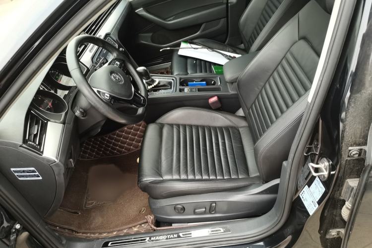 Used Volkswagen Magotan 2017 330TSI DSG Leading Model
