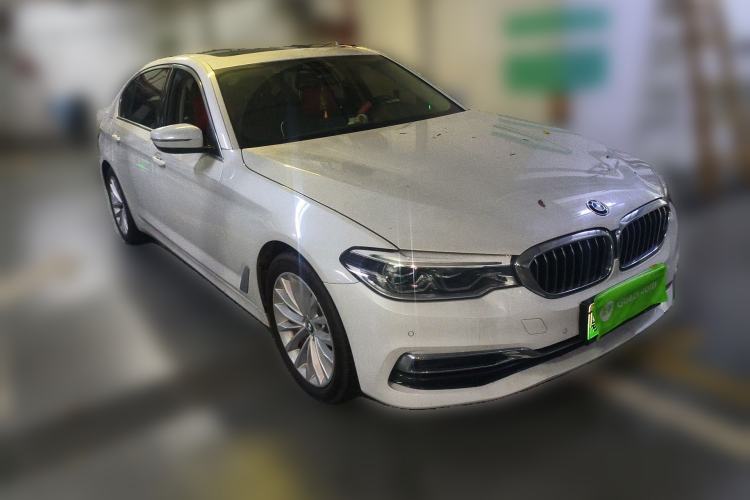 Used BMW 5 Series New Energy 2020 530Le Luxury Package Front Right 45 Deg