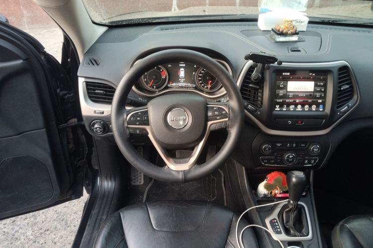 Used Jeep Cherokee 2017 2.0L Superior Edition