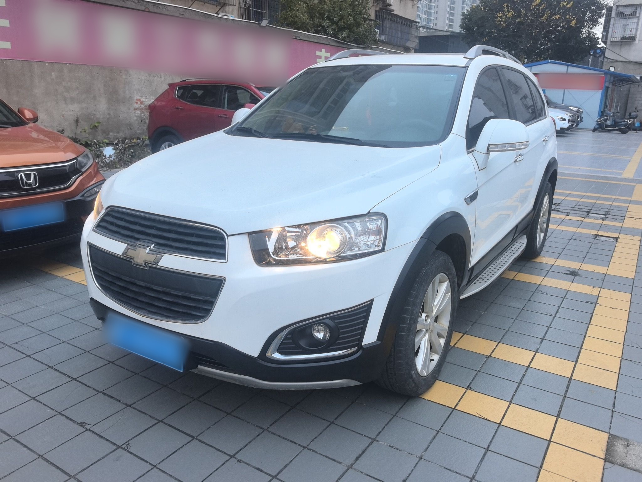 Под передней частью автомобиля