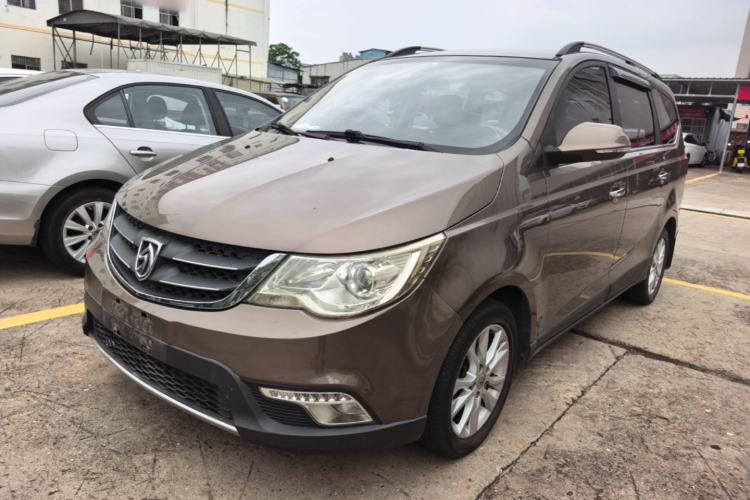 Used Baojun 730 2014 1.5L manual Comfort version 7 seats Front Left 45 Deg