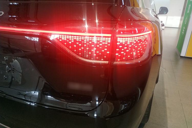Used Hima AITO M9 2025 Extended-Range Ultra Version 52 kWh 5-Seater Edition Right Rear Taillight