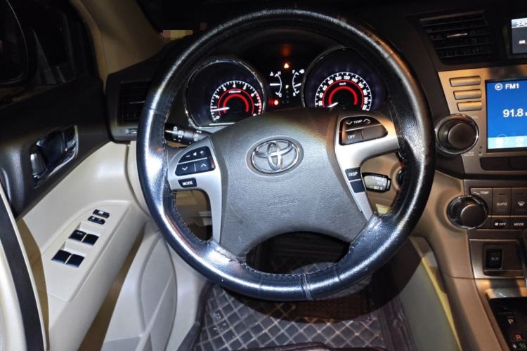 Used Toyota Highlander 2012 2.7L Two-Wheel Drive 7-Seater Luxury Edition
