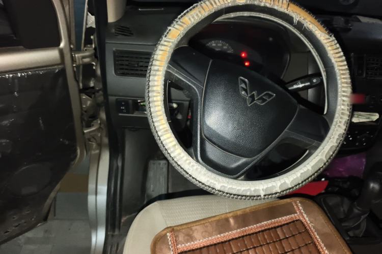 Used Wuling Rongguang 2019 1.2L S Van Standard Model with 5 Seats Steering Wheel