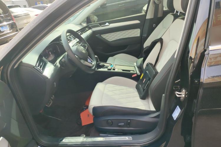 Used Volkswagen Magotan 2025 Zhongxiang Version 330TSI DSG Luxury Edition