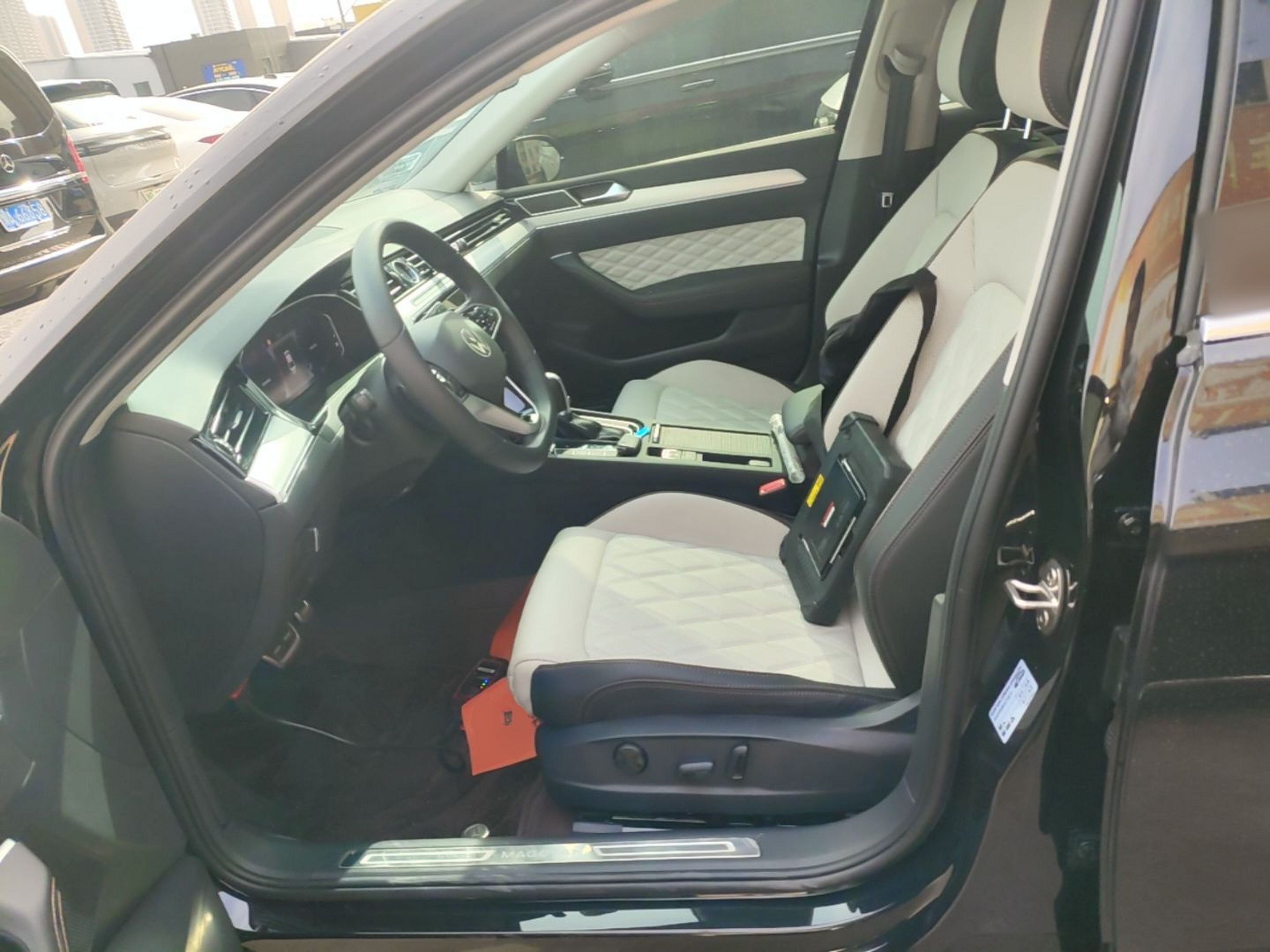 Переднее сиденье в автомобиле