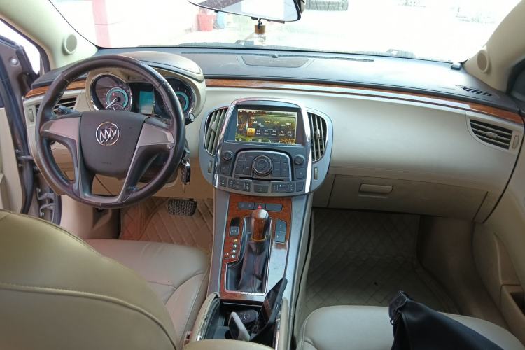 Used Buick LaCrosse 2012 2.4L SIDI Comfort Edition Center Console