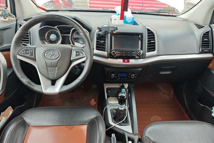 Used JAC Group Refine S3 2014 1.5L Manual Luxury Smart Model Center Console