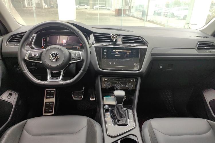 Used Volkswagen Tiguan L 2021 330TSI Automatic Two-Wheel Drive R-Line Enhanced Edition Center Console