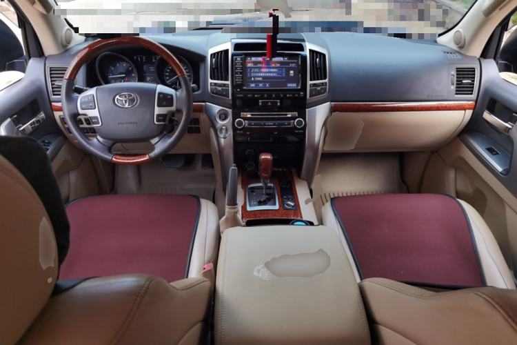Used Toyota Land Cruiser 2012 4.6L Automatic VX-R Center Console