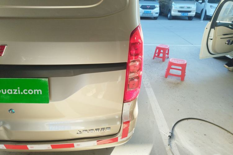 Used Wuling Hongguang V 2022 1.5L Jingqu Edition Enclosed-Window Vehicle with Electric Power Steering LAR
